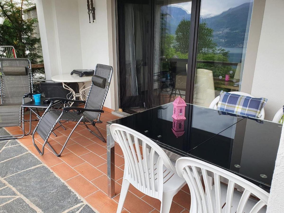 1 Zimmer Apartment Mit Seesicht Und Pool Gambarogno Zewnętrze zdjęcie